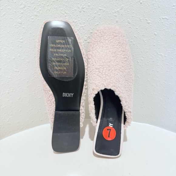 DKNY Women’s Fuzzy Faux Fur Beige Square Toe Mules Size 7 NWT - Picture 7 of 8